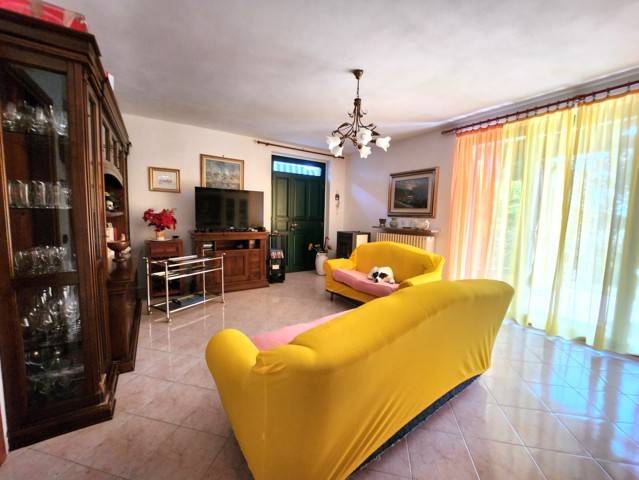 casa indipendente in vendita a Borgo Priolo in zona Òlesi