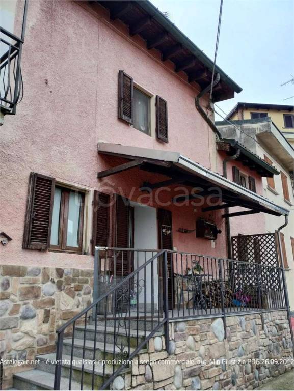 casa indipendente in vendita a Borgo Priolo in zona Schizzola