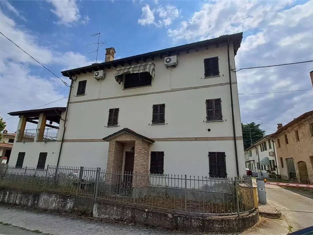 casa indipendente in vendita a Borgo Priolo in zona Òlesi