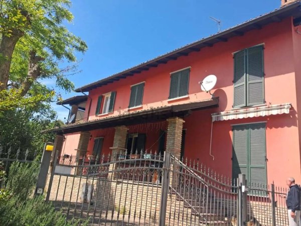 casa indipendente in vendita a Borgo Priolo in zona Schizzola
