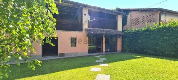 casa indipendente in vendita a Borgo Priolo in zona Schizzola