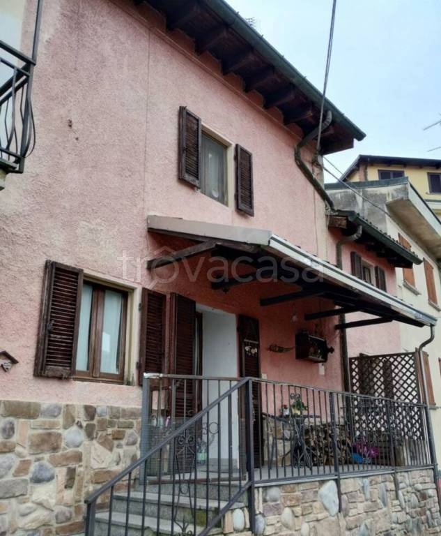 casa semindipendente in vendita a Borgo Priolo in zona Schizzola