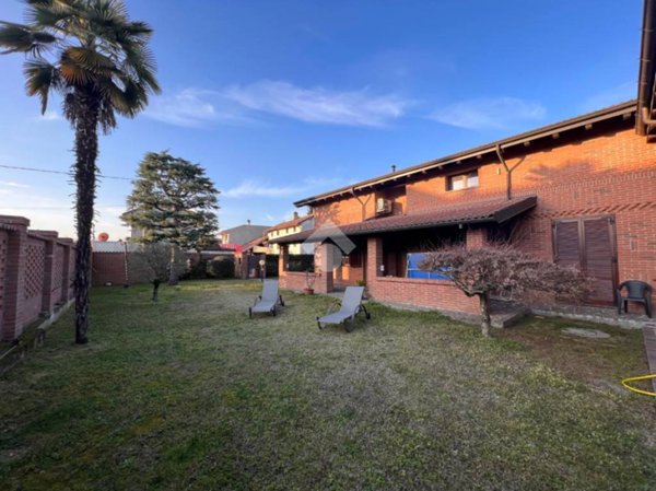 casa indipendente in vendita a Borgo San Siro