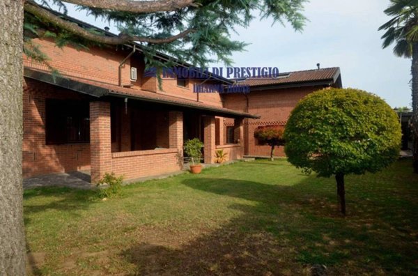 casa indipendente in vendita a Borgo San Siro