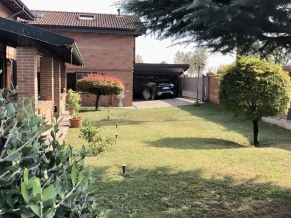 casa indipendente in vendita a Borgo San Siro
