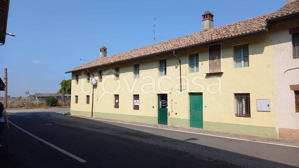 negozio in vendita a Borgo San Siro in zona Torrazza