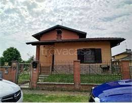 casa indipendente in vendita a Borgo San Siro