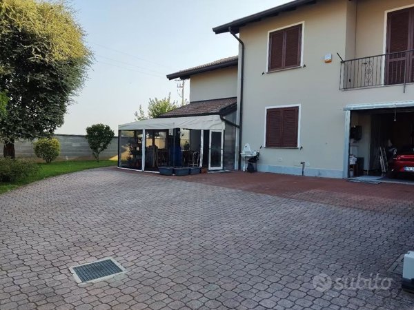 casa indipendente in vendita a Borgo San Siro