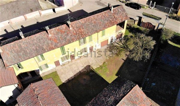 casa indipendente in vendita a Bornasco in zona Gualdrasco