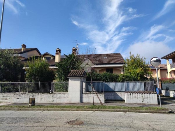 casa indipendente in vendita a Bornasco