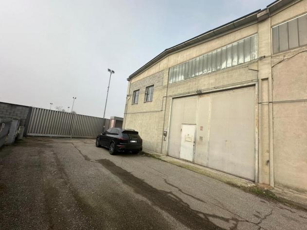 locale commerciale in vendita a Bornasco