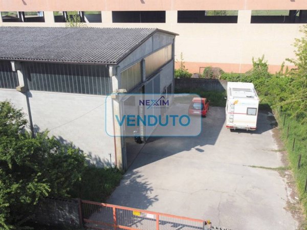 locale commerciale in vendita a Bornasco