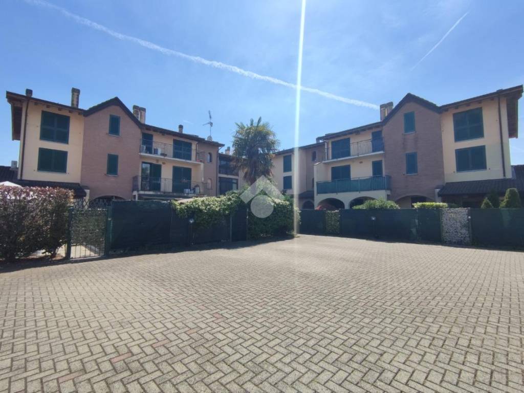 appartamento in vendita a Bornasco in zona Gualdrasco