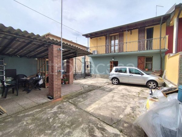 casa indipendente in vendita a Bornasco in zona Gualdrasco