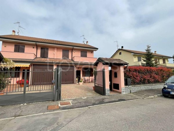casa indipendente in vendita a Bornasco in zona Gualdrasco