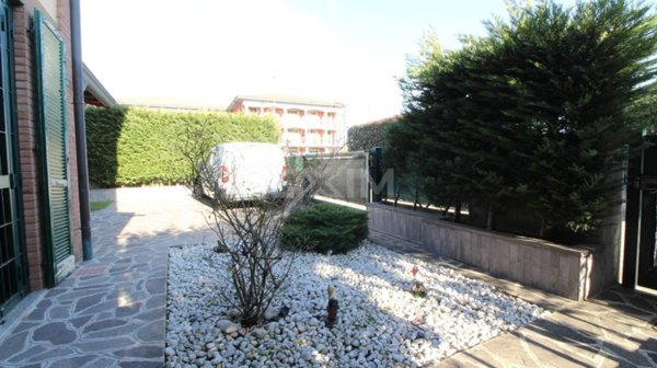casa indipendente in vendita a Bornasco