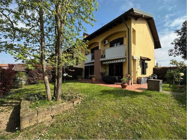 appartamento in vendita a Bornasco in zona Gualdrasco