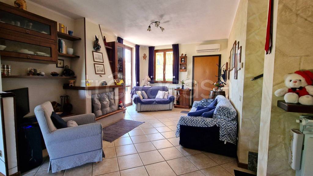 casa indipendente in vendita a Bornasco in zona Gualdrasco