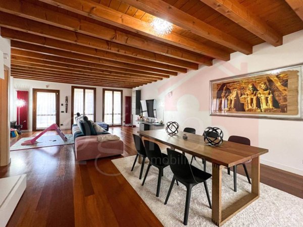 casa indipendente in vendita a Bornasco in zona Settimo
