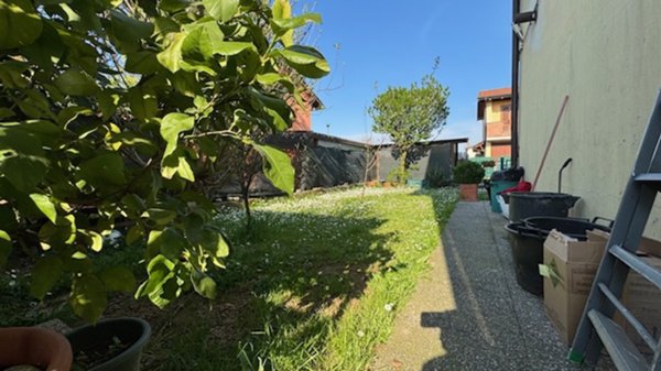 casa indipendente in vendita a Bornasco in zona Gualdrasco