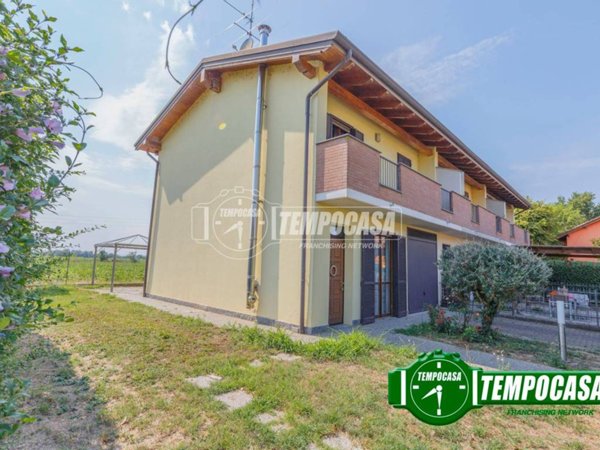 casa indipendente in vendita a Bornasco in zona Gualdrasco