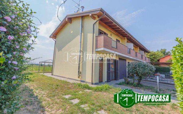 casa indipendente in vendita a Bornasco in zona Gualdrasco