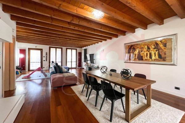 casa indipendente in vendita a Bornasco in zona Settimo