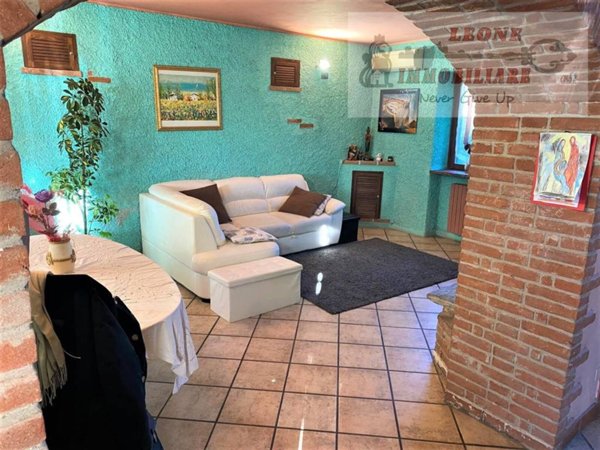 casa indipendente in vendita a Bornasco in zona Gualdrasco