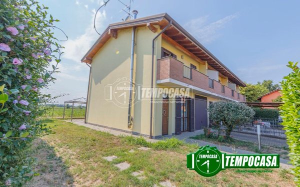 casa indipendente in vendita a Bornasco in zona Gualdrasco