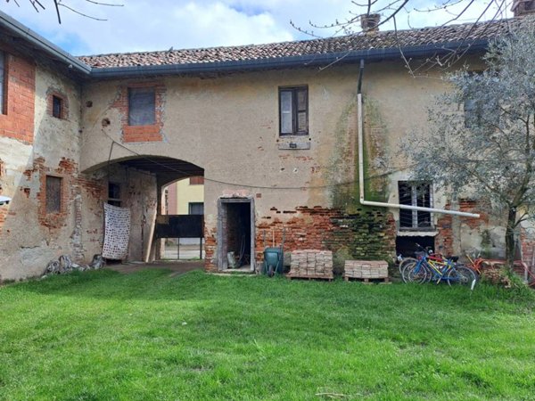 casa indipendente in vendita a Bornasco in zona Settimo