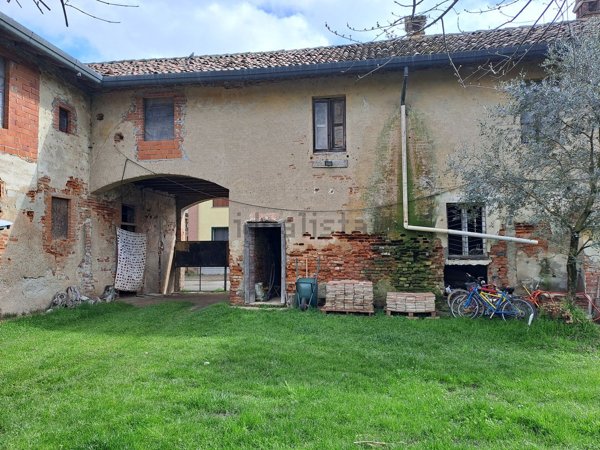 casale in vendita a Bornasco