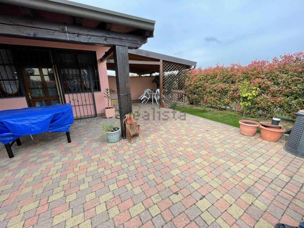 casa indipendente in vendita a Bornasco in zona Gualdrasco