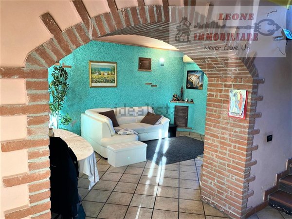 casa indipendente in vendita a Bornasco in zona Gualdrasco