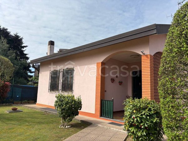 casa indipendente in vendita a Bornasco in zona Gualdrasco
