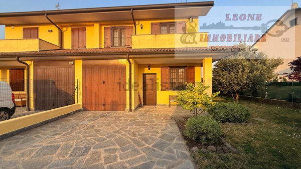 casa indipendente in vendita a Bornasco in zona Gualdrasco