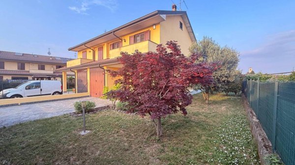 casa indipendente in vendita a Bornasco in zona Gualdrasco