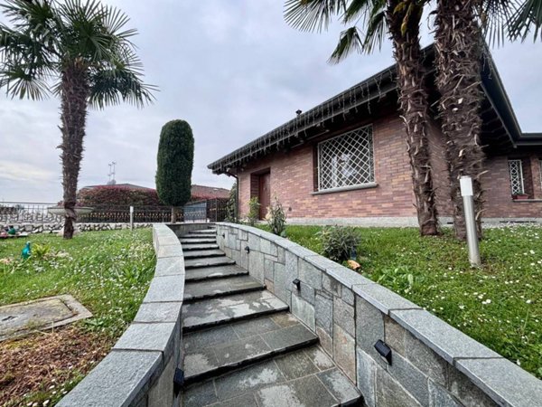 casa indipendente in vendita a Bornasco