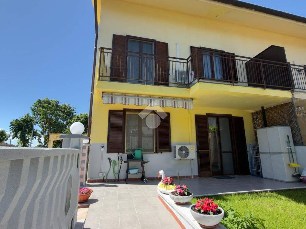 casa indipendente in vendita a Bornasco