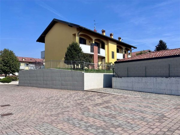 appartamento in vendita a Bornasco in zona Gualdrasco