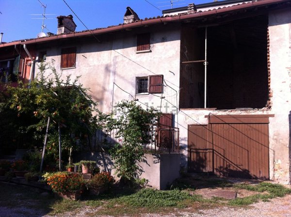 appartamento in vendita a Bosnasco in zona Cardazzo
