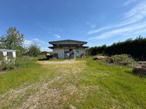 capannone in vendita a Bosnasco