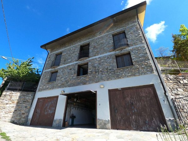 casa semindipendente in vendita a Brallo di Pregola in zona Pregola