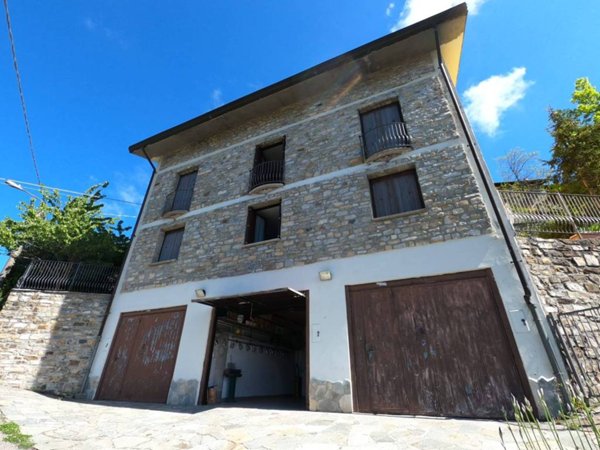 casa semindipendente in vendita a Brallo di Pregola in zona Pregola