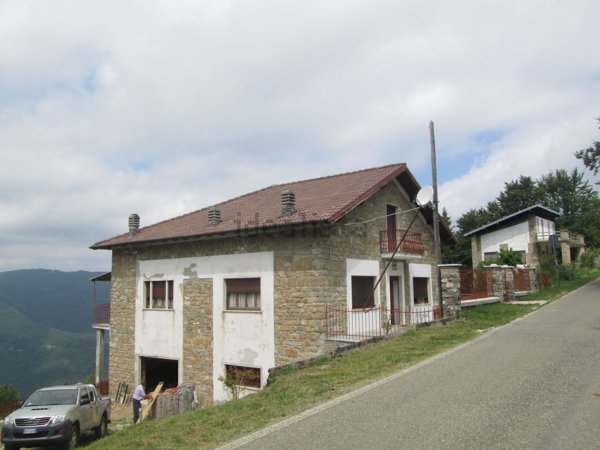 casa indipendente in vendita a Brallo di Pregola