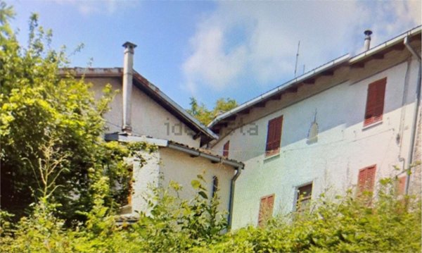 casa indipendente in vendita a Brallo di Pregola