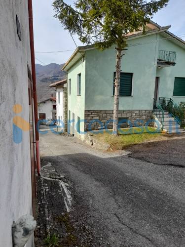 casa indipendente in vendita a Brallo di Pregola in zona Collistano