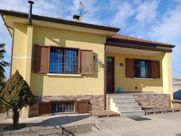 casa indipendente in vendita a Breme