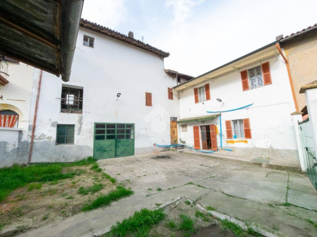 casa indipendente in vendita a Breme