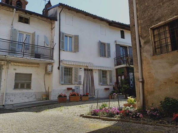 casa indipendente in vendita a Breme
