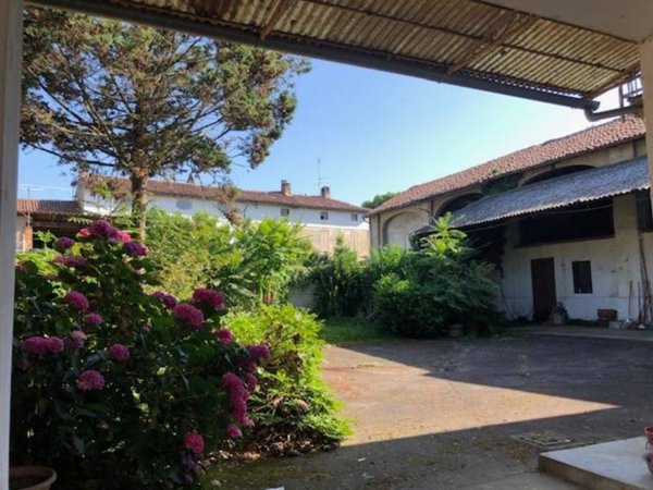 casa indipendente in vendita a Breme